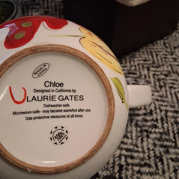 Floral White and Red Teapot - Picture 5 of 5